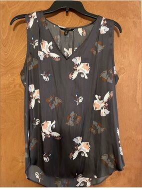 Very pretty Banana Republic top